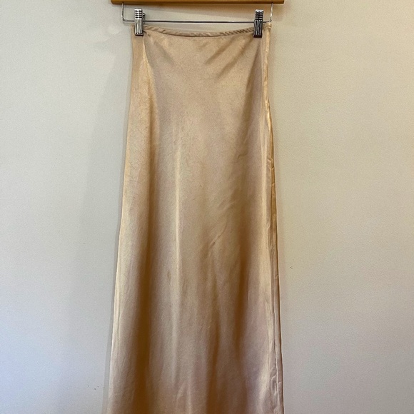 Princess Polly Dresses & Skirts - Princess Polly Satiny Cream Midi Skirt, Size 2